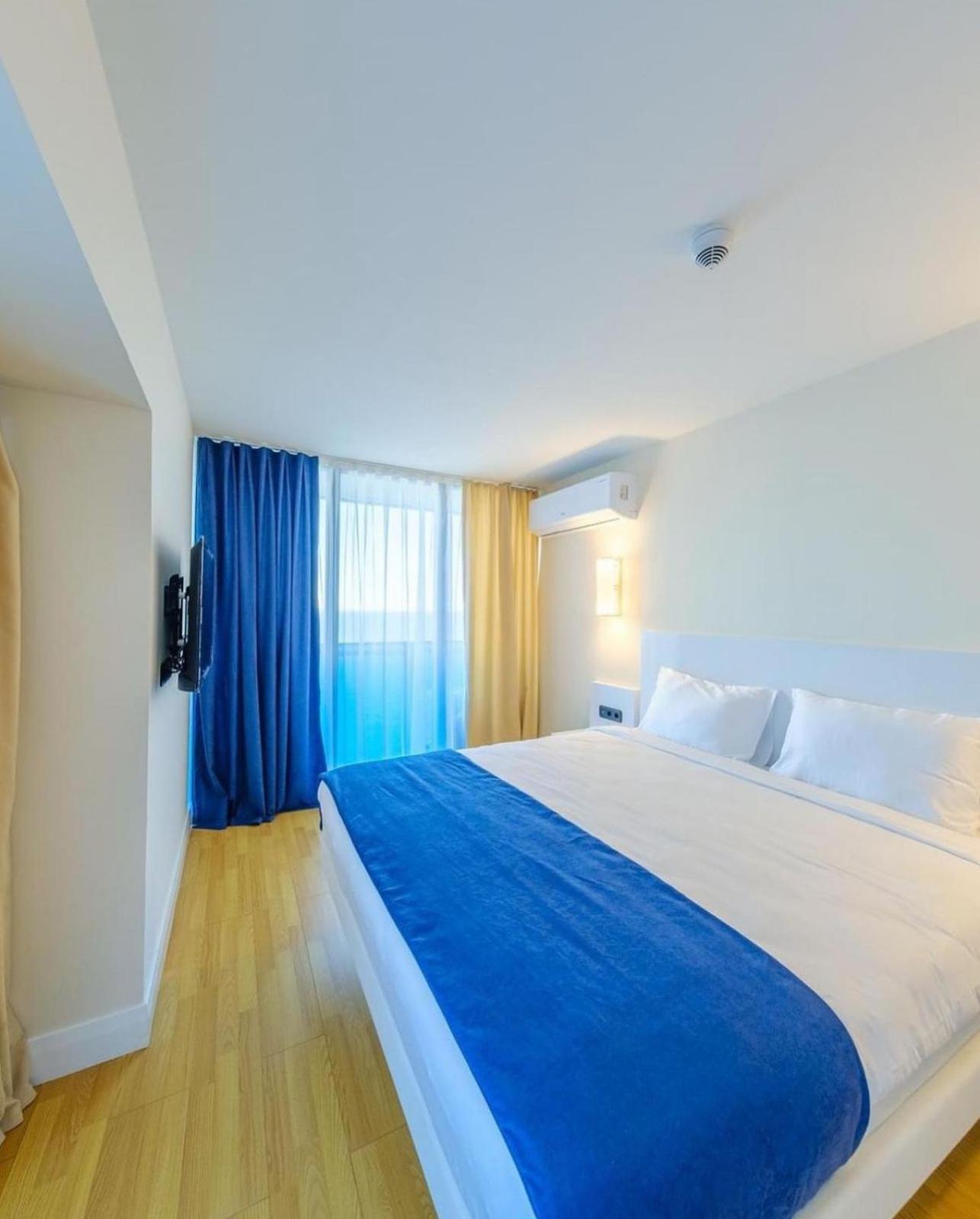 Luxury Panorama Sea View Apartment & Central Батуми Екстериор снимка
