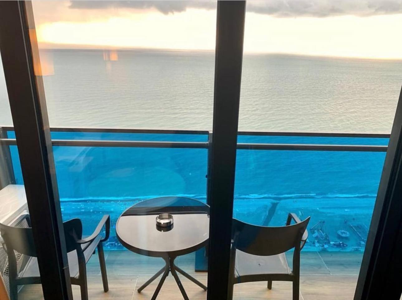 Luxury Panorama Sea View Apartment & Central Батуми Екстериор снимка